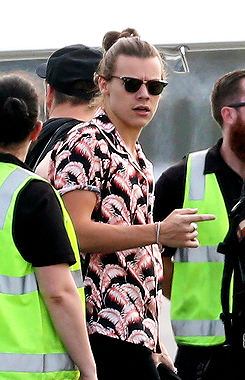 Get The Look: Harry Styles in Marc Jacobs Palm Print Shirt – PAUSE